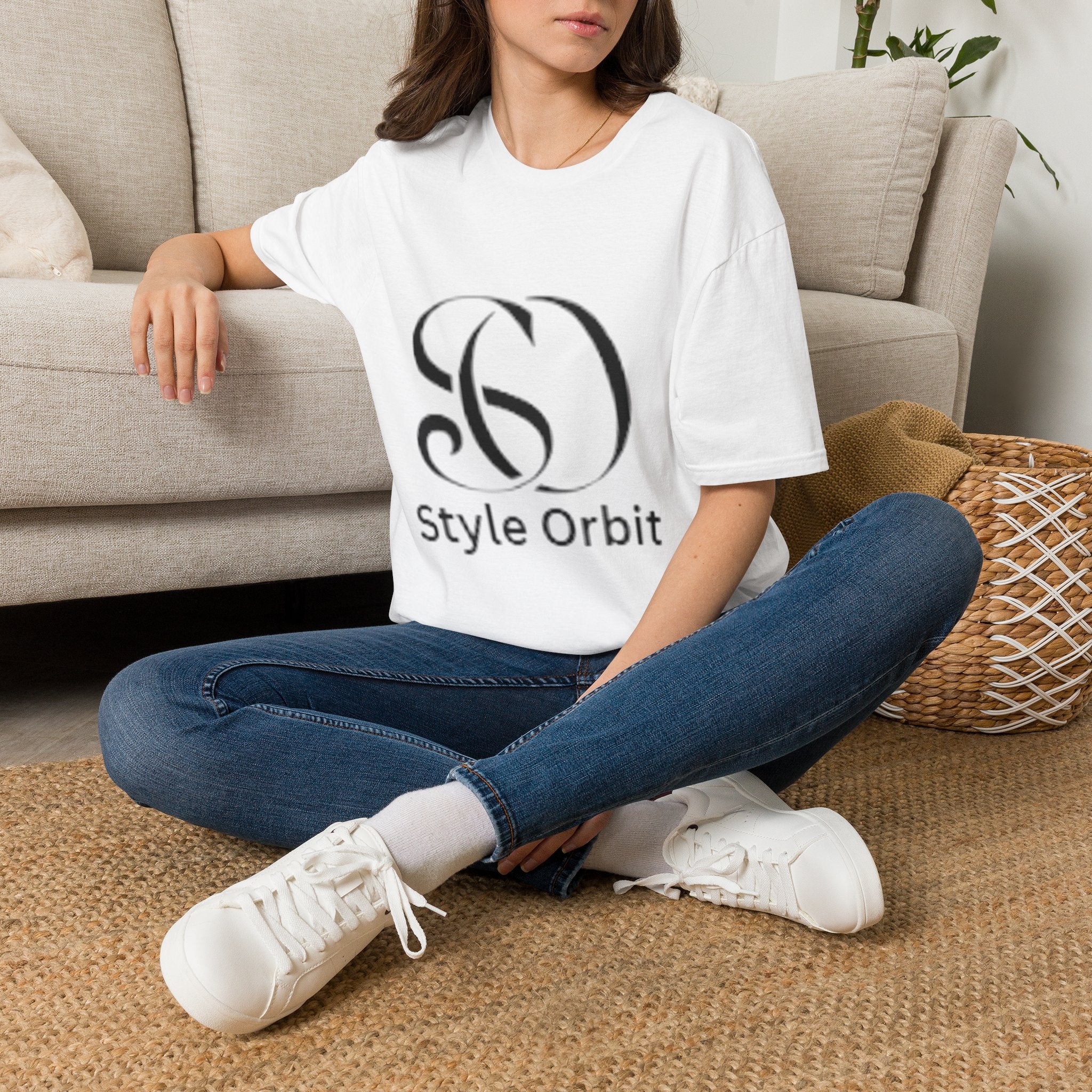 T-Shirt Style Orbit Graphic Tee